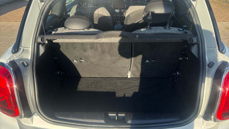 MINI Hatchback 135kW Cooper S Level 2 33kWh 3dr Auto Electric Hatchback